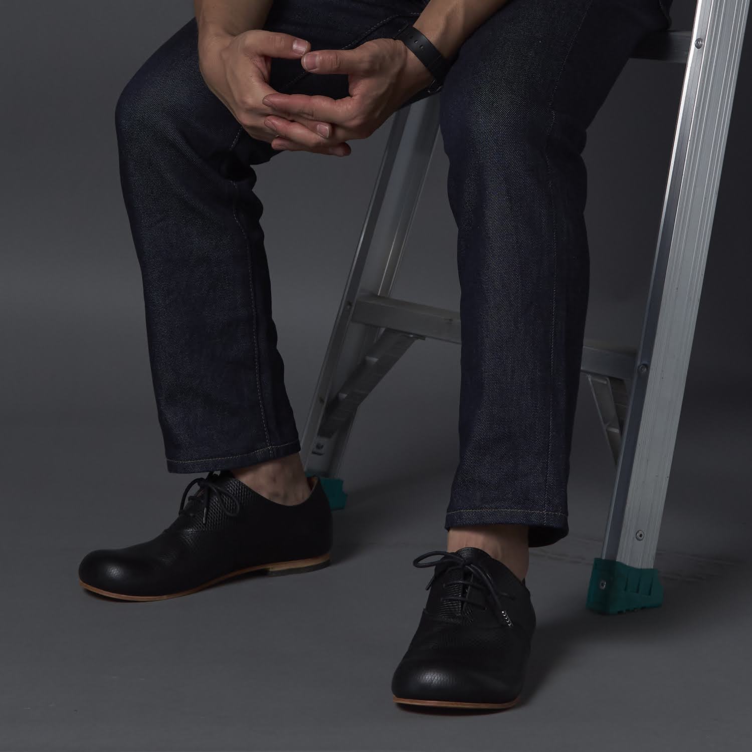 デコ プレーントゥ ブラック モデル着用