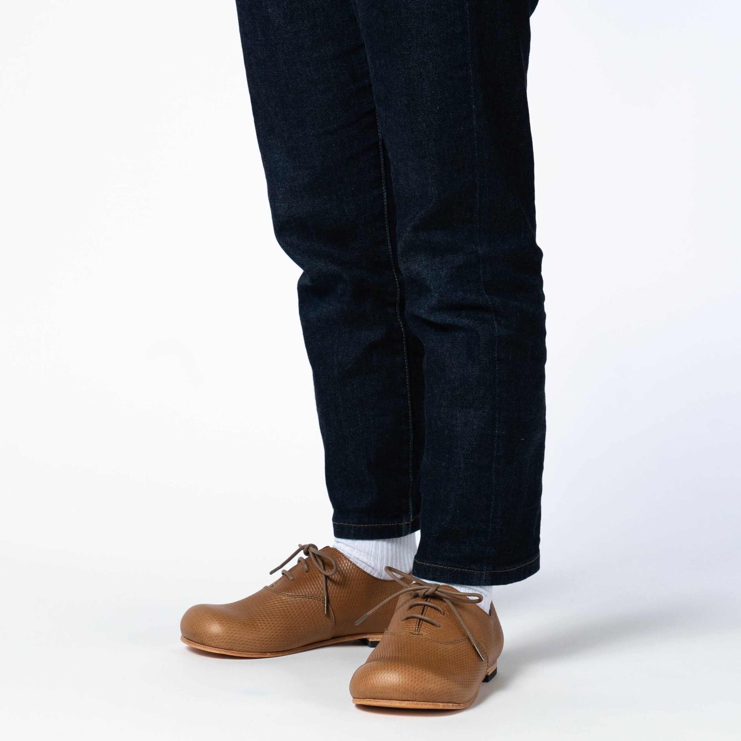 デコ　プレーントゥ ブラウン モデル着用