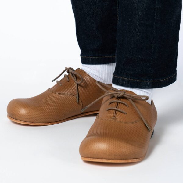 デコ プレーントゥ ブラウン モデル着用