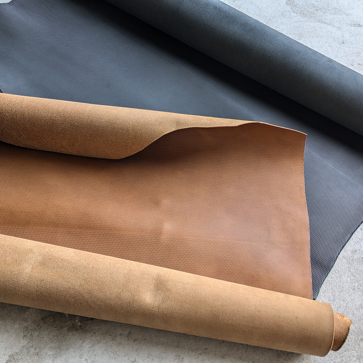 ロシアンカーフ調レザー ブラウン ブラック