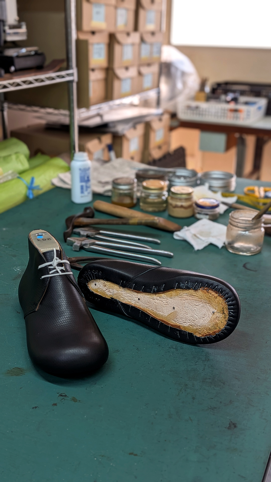 つり込み作業後チャッカブーツ