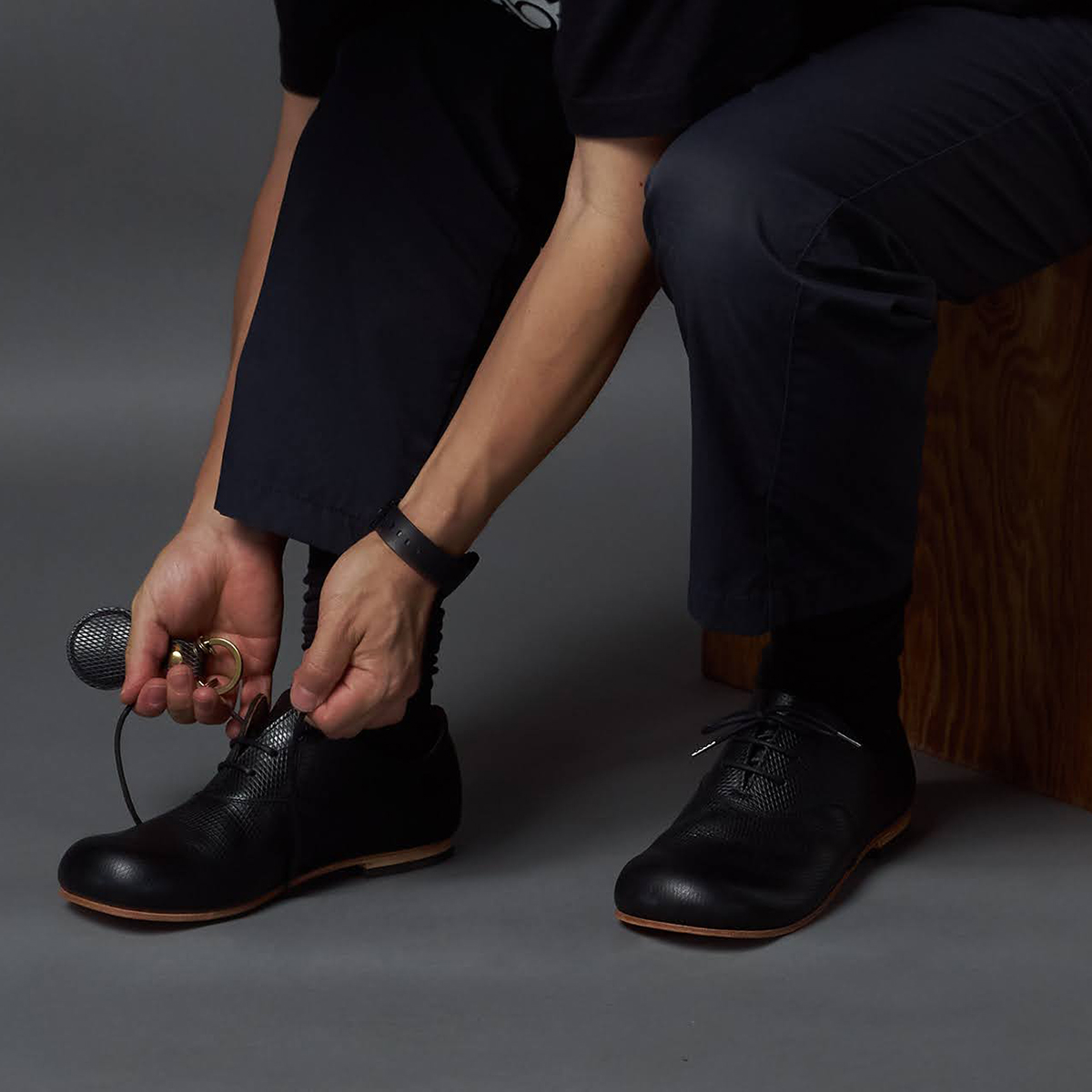 デコ プレーントゥ ブラック モデル着用