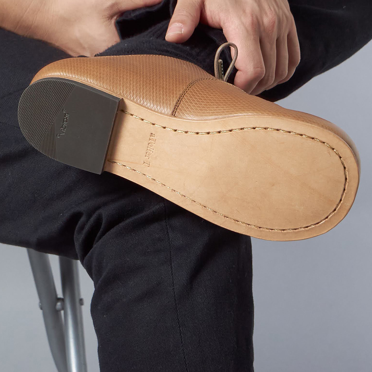 デコ　プレーントゥ ブラウン モデル着用